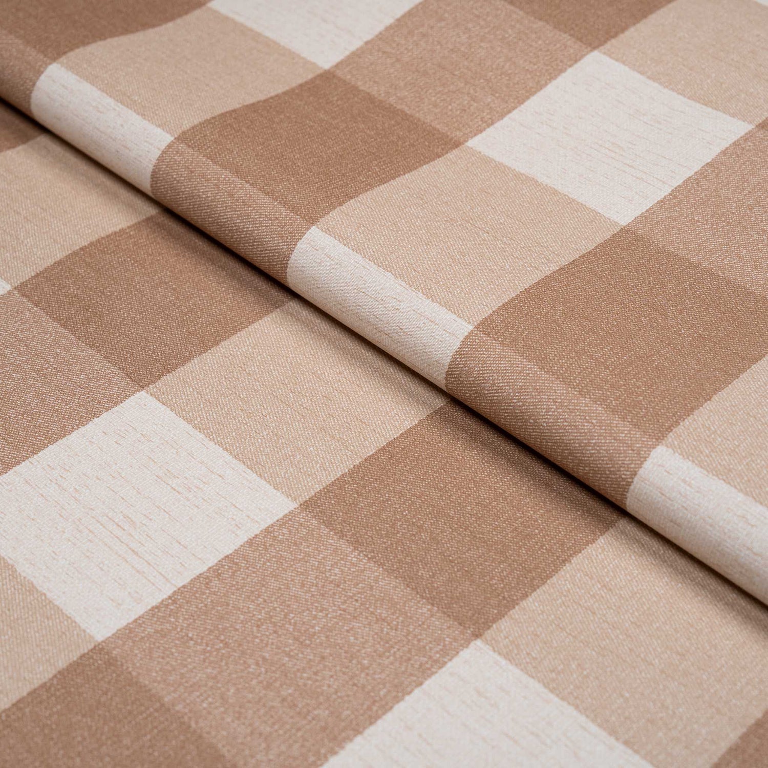 茶色と白のチェック柄のテーブルクロス