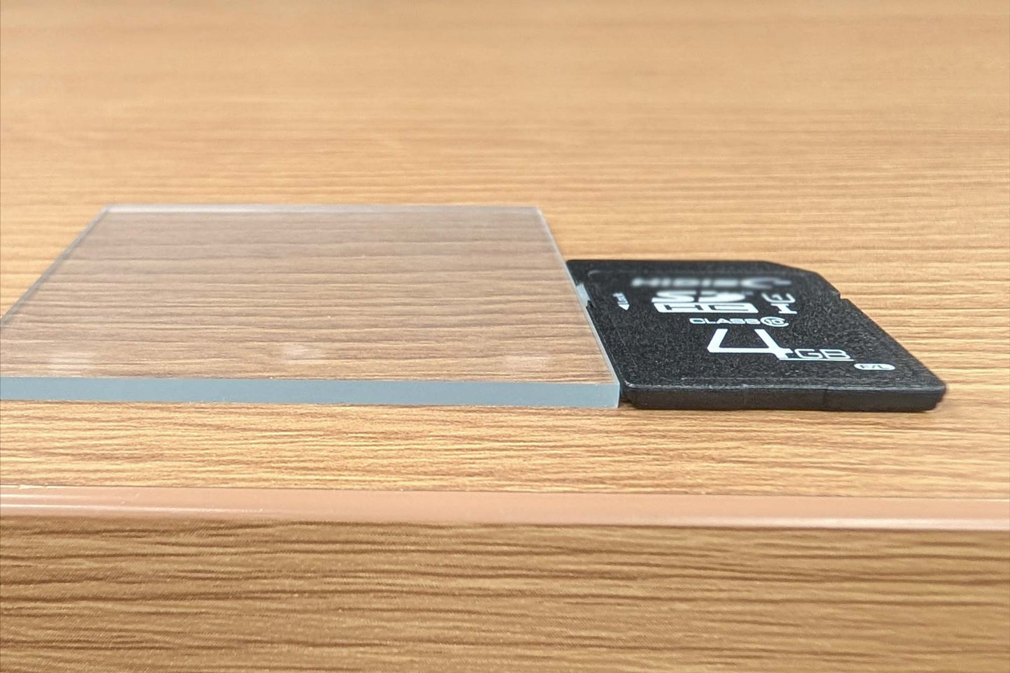 厚さ2mmのビニール製テーブルマットのアップ