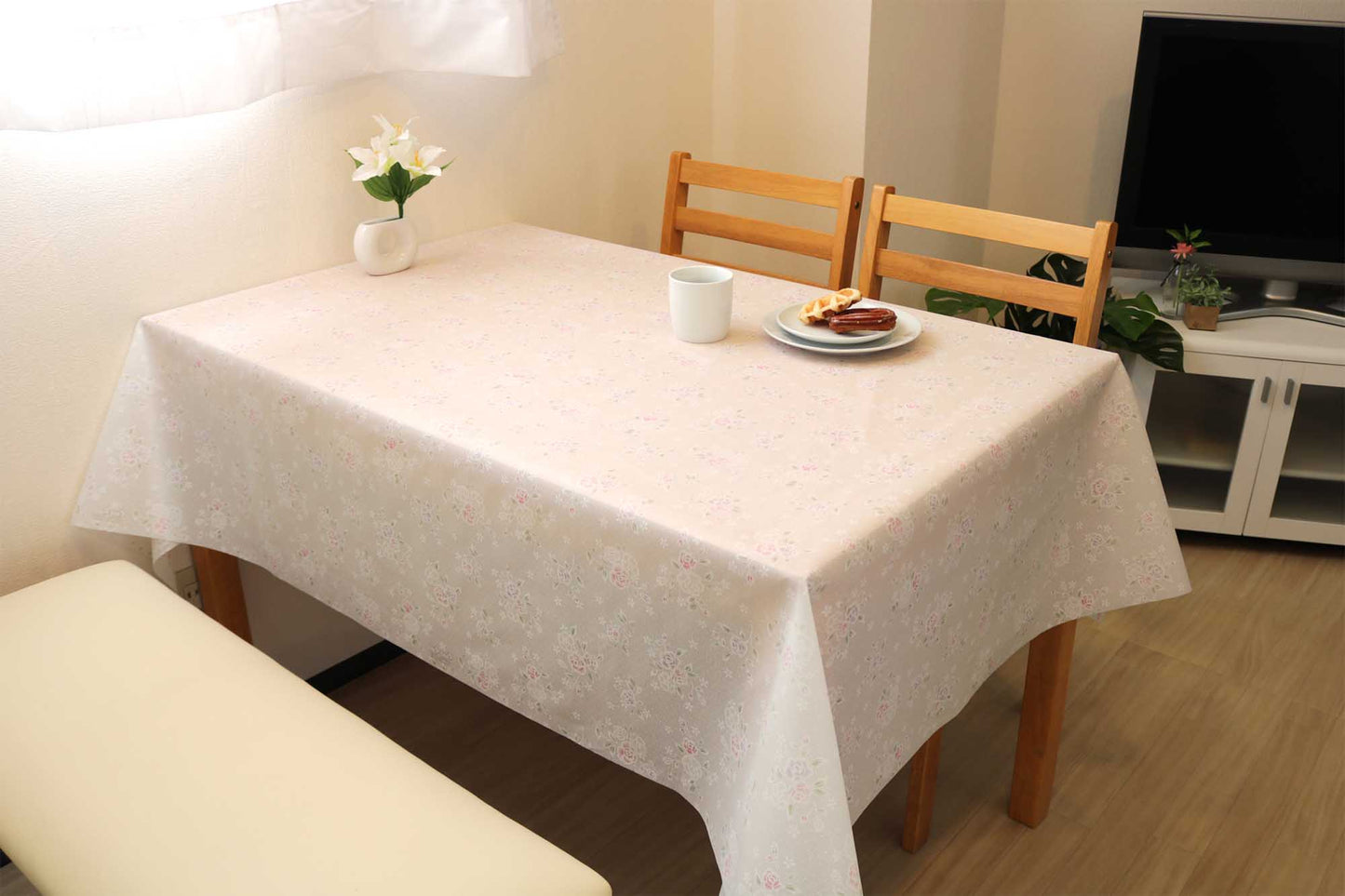 テーブルクロス レース小花 ピンク (幅 約130cm×長さ10cm単位カット商品)