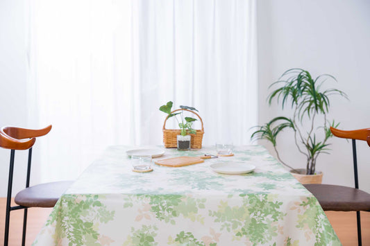 テーブルクロス シルエットリーフ グリーン (幅 約135cm×長さ10cm単位カット商品)