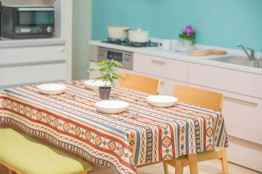 テーブルクロス ラパス レッド (幅 約135cm×長さ10cm単位カット商品)