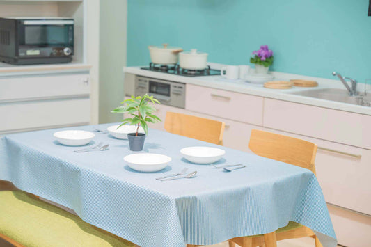 テーブルクロス キャロル ペンシルストライプ ブルー(幅 約135cm×長さ10cm単位カット商品)