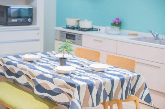 テーブルクロス ウェーブパターン ブラック (幅 約135cm×長さ10cm単位カット商品)