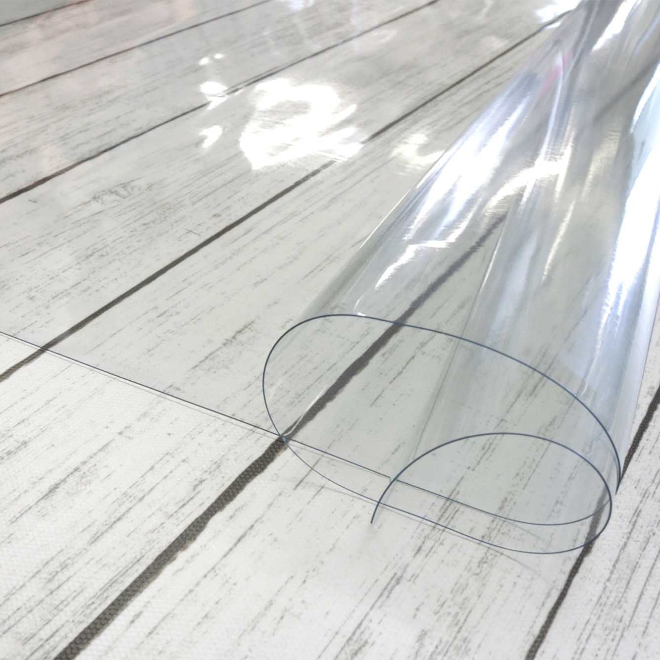 ロール状の透明なテーブルクロス・マット