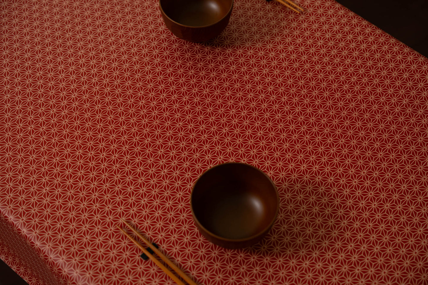 テーブルクロス 和柄 麻の葉模様 レッド・えんじ系 （幅 約１０５ｃｍ×長さ１０ｃｍ単位カット商品）